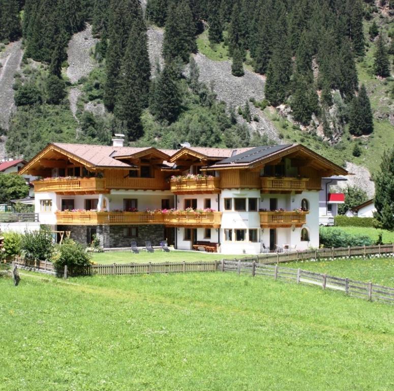 Landhaus Alpensonne Apartment Neustift im Stubaital Exterior photo